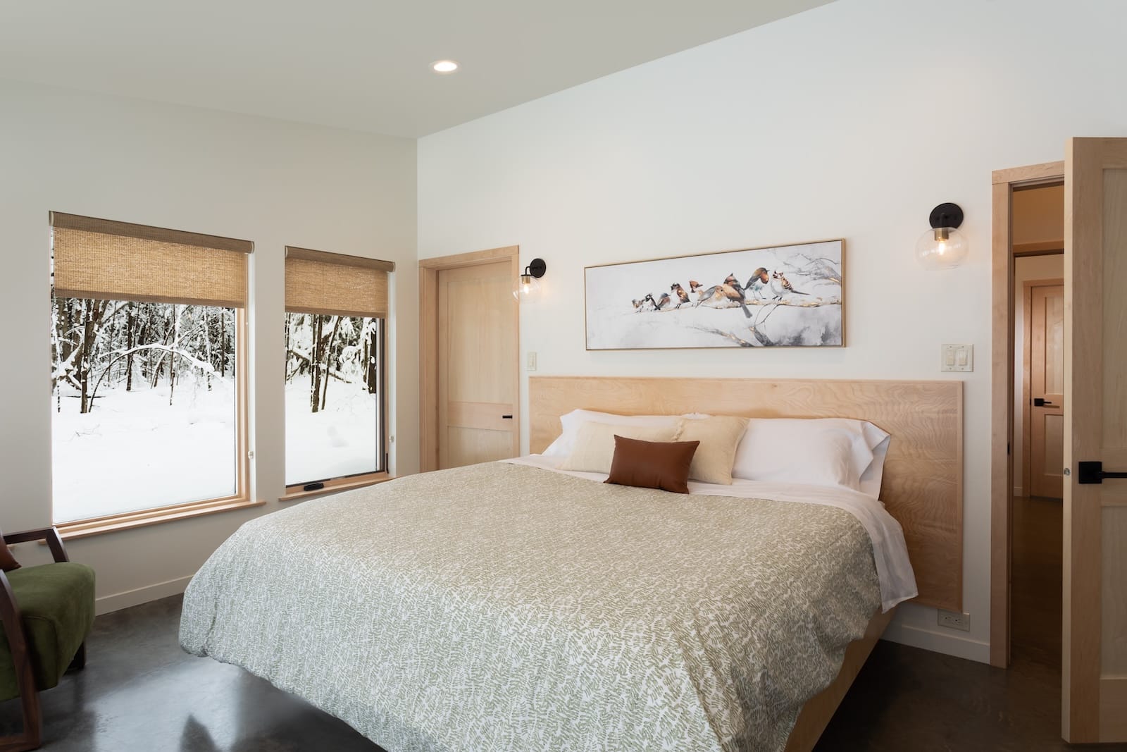 When you elope in Wisconsin you can stay at the best Wisconsin Honeymoon Cabins, like this one with a king sized floating bed. 