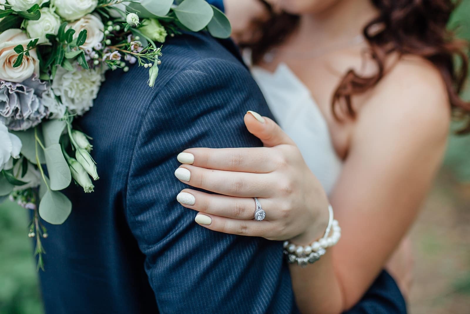 We can help you plan your elopement in Wisconsin with an officiant, bouquets , cake, and more. This lovely couple is saying I do! 