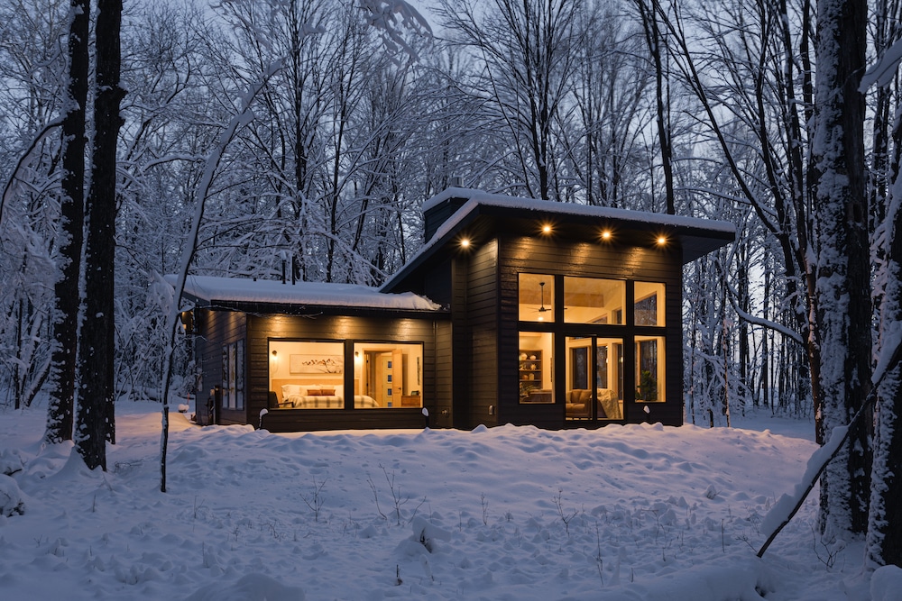 Exterior of the most romantic secluded cabins in Wisconsin during the winter